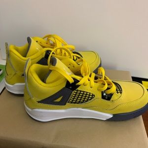 Air Jordan 4 retro lightning 2021 kids size 1.5